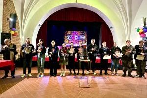 Organizatorzy pozują do zdjęcia