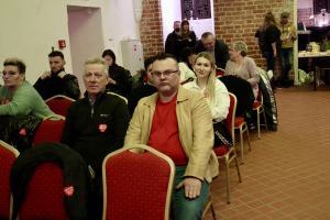 Publiczność pozuje do zdjęcia (3)