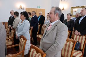 Jubilaci słuchają podziękowań burmistrza (6)