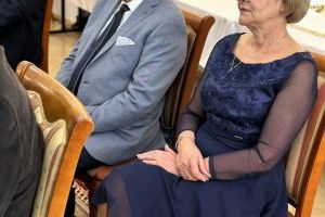 Jubilaci słuchają podziękowań burmistrza (8)