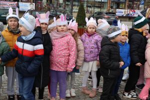 Widok grupy dzieci (11)