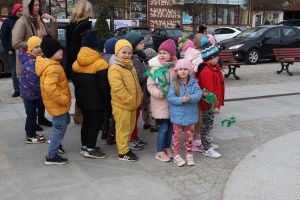 Widok grupy dzieci (13)
