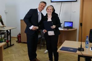 Przewodniczący Rady Miejskiej składa podziekowania Przewodniczącej Miejskiej Komisji Wyborczej