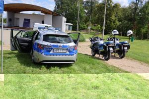 Radiowóz policyjny i motory