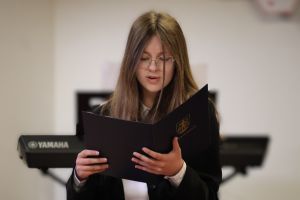 Uczestniczka konkursu podczas pezentacji (11)