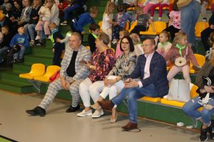 Publiczność pozuje do zdjęcia (2)