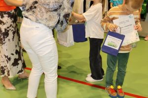 Jury wręcza dyplomy (3)