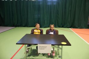 Przedszkolaki pozują do zdjęcia (8)