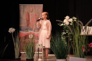 Uczestniczka festiwalu podczas występu (21)