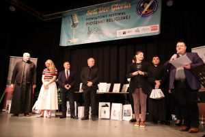 Organizatorzy i współorganizatorzy festiwalu na scenie