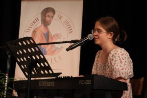 Uczestniczka festiwalu podczas występu (11)