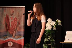 Uczestniczka festiwalu podczas występu (19)