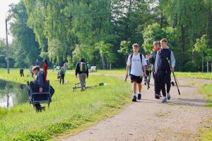 Uczestnik zawodów w drodze na swoje stanowiska