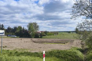 Zbiornik retencyjny w trakcie budowy w Bartoszkach