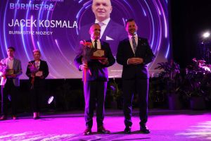 Jacek Kosmala - Burmistrz Nidzicy odbierający nagrodę podczas IX kongresu przyszłości (2)