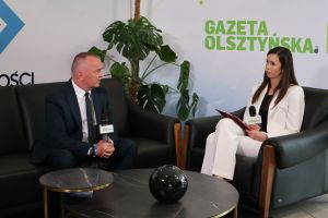 Jacek Kosmala - Burmistrz Nidzicy udzielający wywiadu pidczas Ix Kongresu Przyszłości