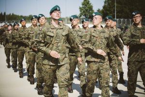 Żołnierze maszerują (3)