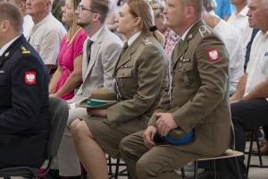 Zaproszeni goście słuchają wystąpienia (2)