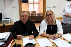 Burmistrz Nidzicy oraz Skarbnik Miasta Nidzica podczas Sesji Rady Miejskiej w Nidzicy