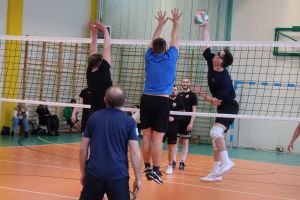 siatkarze walczą pod siatką