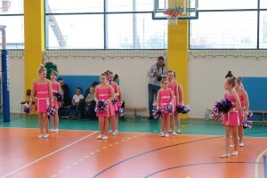 tancerki rozpoczynaja pokaz