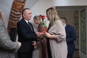 Burmistrz Nidzicy składa życzenia pani Sołtys (2)