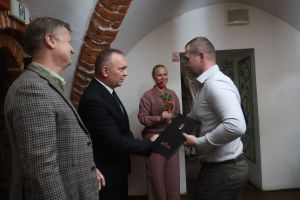 Burmistrz Nidzicy składa życzenia Sołtysowi (2)