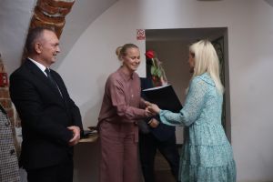 Pani Sekretarz składa życzenia pani Sołtys