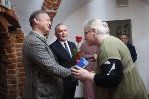 Przewodniczący Rady Miejskiej składa życzenia pani Inspektor , która bezpośredni pracuje z Sołtysami