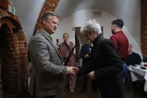 Przewodniczący Rady Miejskiej składa życzenia pani Sołtys (3)