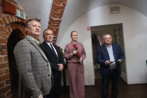 Składający życzenia pozują do zdjęcia