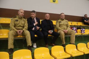 Organizatorzy turnieju siedzą na widowni