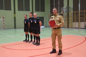 Sędziowie czekają na rozpoczęcie turnieju