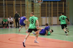 Zawodnicy podczas gry (2)