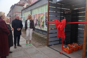 Burmistrz Nidzicy otwiera lodówkę dla potrzebujących