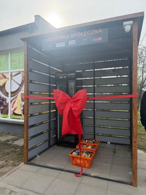 Lodówka czeka na potrzebujących