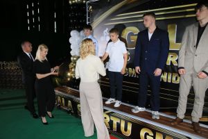 Dyrektor CUW gratuluje laureatom