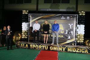 Laureaci pozują do zdjęcia (9)