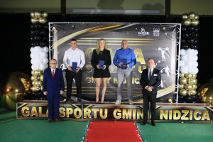 Laureaci pozują do zdjęcia (10)