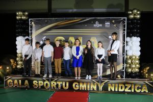 Laureaci pozują do zdjęcia (11)