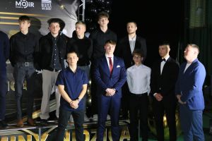 Laureaci pozują do zdjęcia (14)