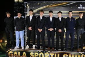 Laureaci pozują do zdjęcia (15)