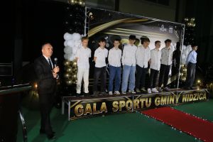 Laureaci pozują do zdjęcia (17)