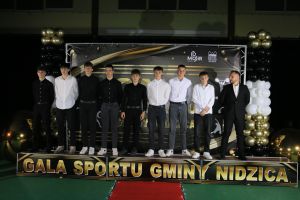 Laureaci pozują do zdjęcia (19)