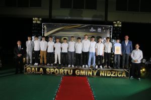 Laureaci pozują do zdjęcia (23)