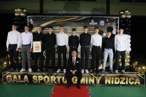 Laureaci pozują do zdjęcia (26)