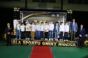 Laureaci pozują do zdjęcia (28)