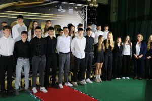 Laureaci pozują do zdjęcia (29)