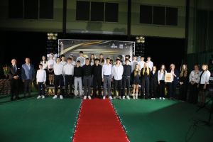 Laureaci pozują do zdjęcia (32)