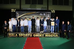 Laureaci pozują do zdjęcia (33)